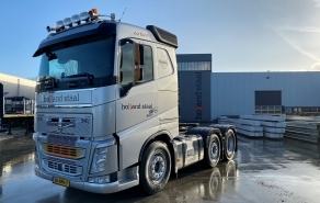 Volvo vrachtwagen bij Holland Staal