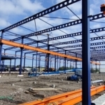Staalconstructie op bouwterrein